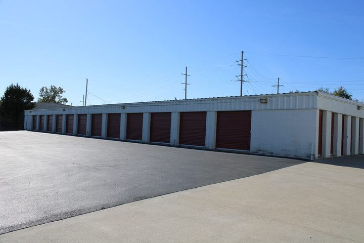 StorageMart drive-up units in Liberty MO
